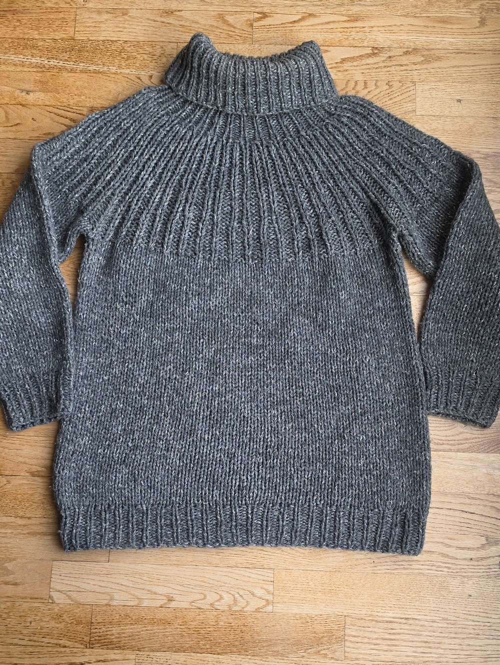 (M) Chunky Grey Turtleneck Pullover Sweater Metallic Accents Y2K Cozy Cabincore
